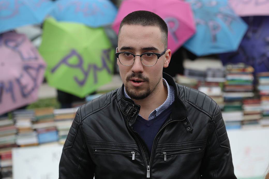 Rijaliti protest ispred Skupštine