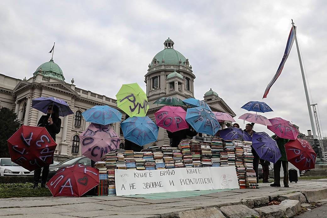 Rijaliti protest ispred Skupštine
