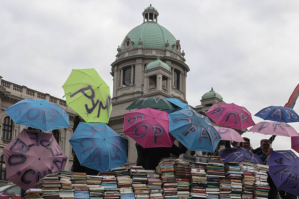 Rijaliti protest ispred Skupštine
