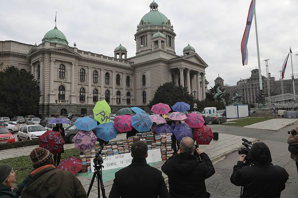 Rijaliti protest ispred Skupštine