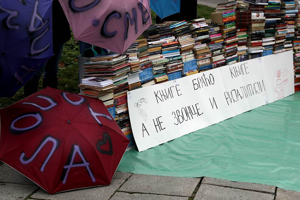 Rijaliti protest ispred Skupštine