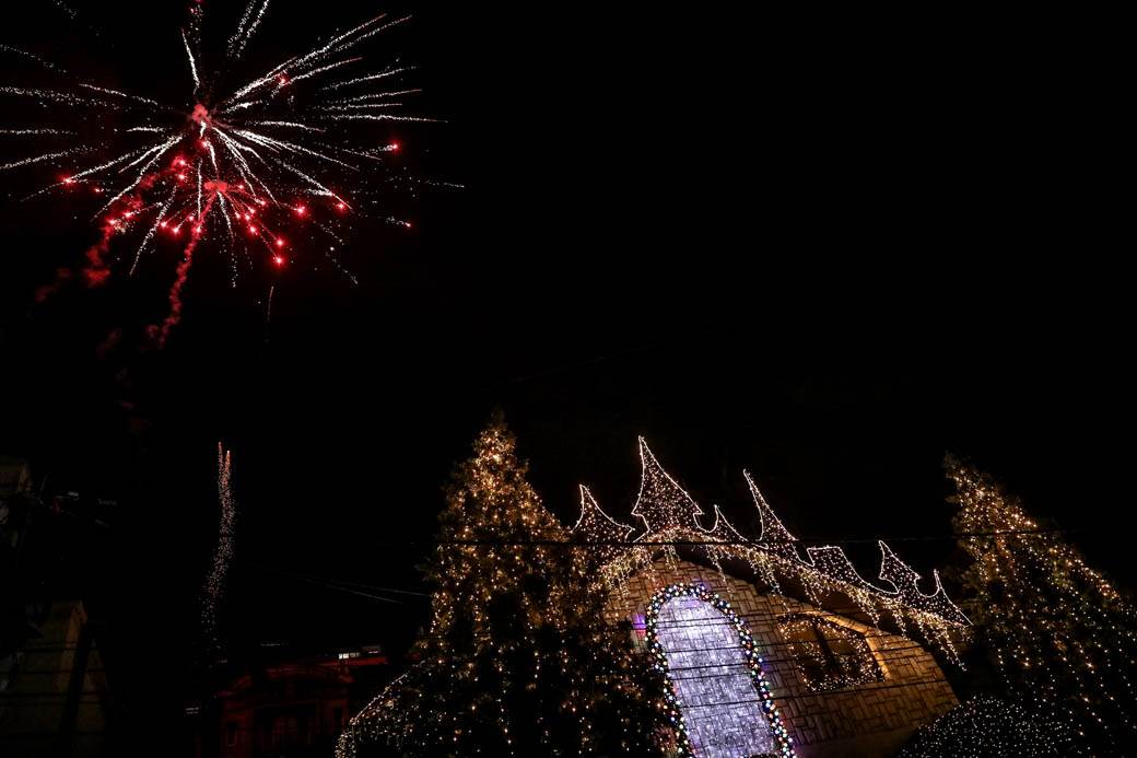 Najlepše ukrašena kuća u Gostivarskoj ulici u Beogradu zasijala punim sjajem FOTOGRAFIJE