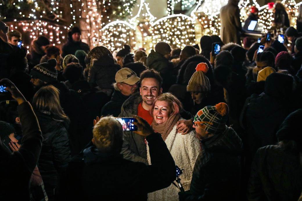 Najlepše ukrašena kuća u Gostivarskoj ulici u Beogradu zasijala punim sjajem FOTOGRAFIJE