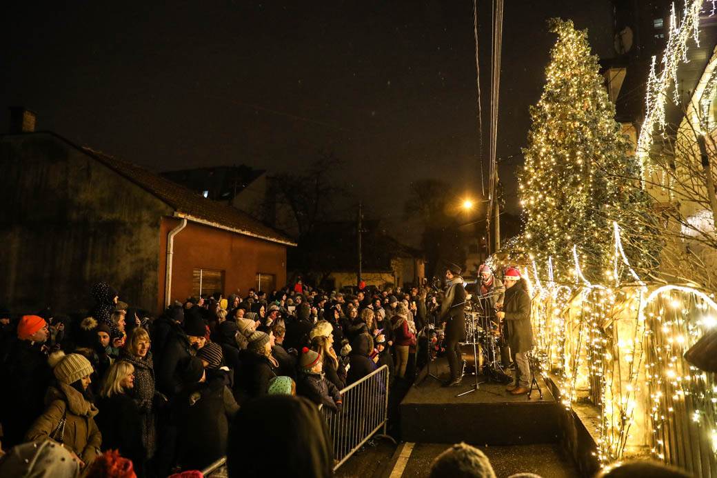 Najlepše ukrašena kuća u Gostivarskoj ulici u Beogradu zasijala punim sjajem FOTOGRAFIJE