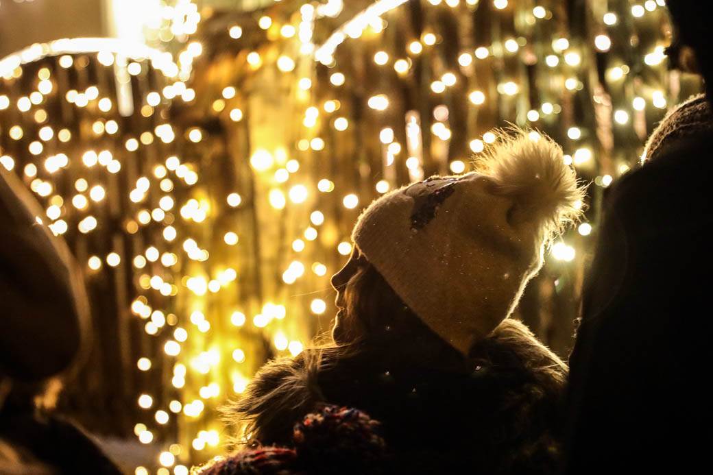 Najlepše ukrašena kuća u Gostivarskoj ulici u Beogradu zasijala punim sjajem FOTOGRAFIJE