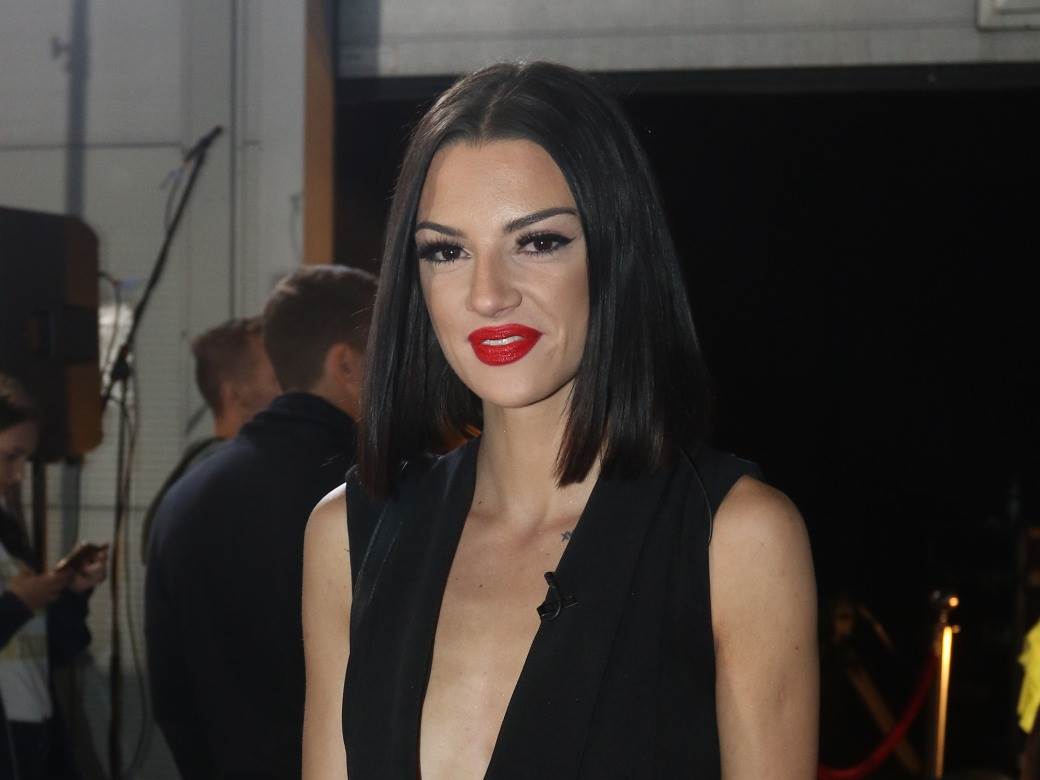 Tara Simov trudna pokazala partnera