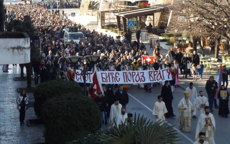 Litija ulicama Bara više hiljada ljudi na protestu u Baru