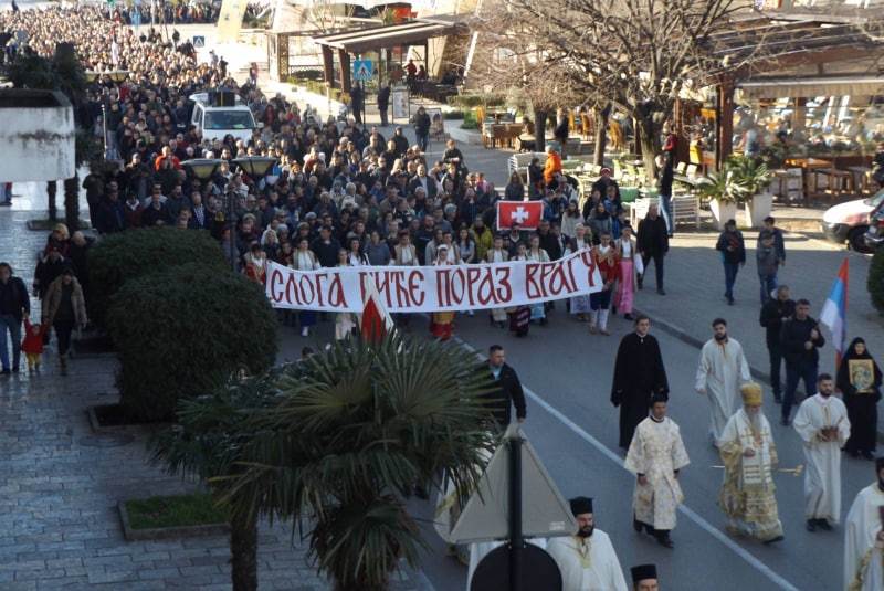 Litija ulicama Bara više hiljada ljudi na protestu u Baru