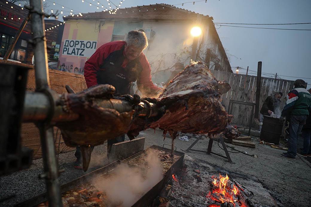 Vo na ražnju za Srpsku novu godinu 2020 FOTOGRAFIJE