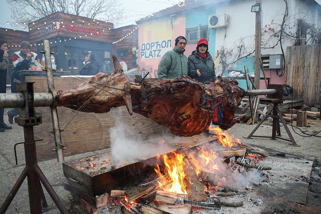 Vo na ražnju za Srpsku novu godinu 2020 FOTOGRAFIJE