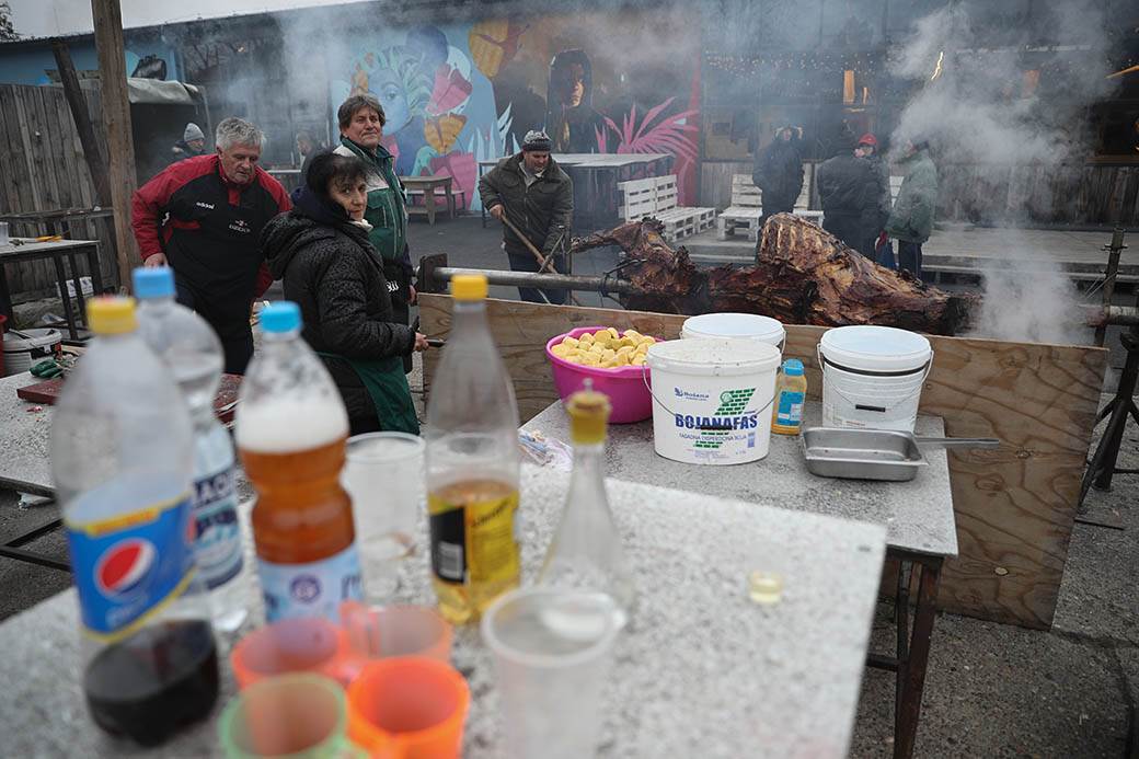 Vo na ražnju za Srpsku novu godinu 2020 FOTOGRAFIJE