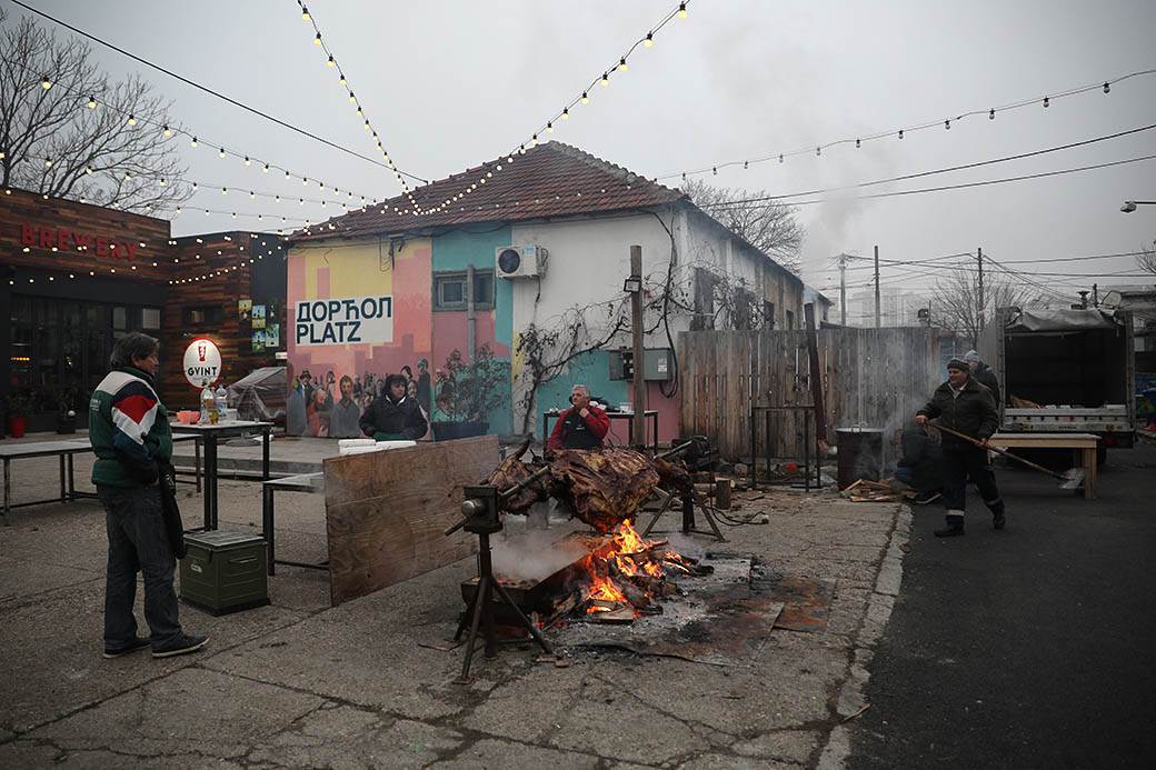 Vo na ražnju za Srpsku novu godinu 2020 FOTOGRAFIJE