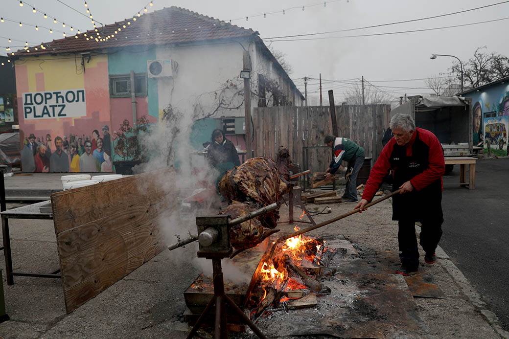 Vo na ražnju za Srpsku novu godinu 2020 FOTOGRAFIJE