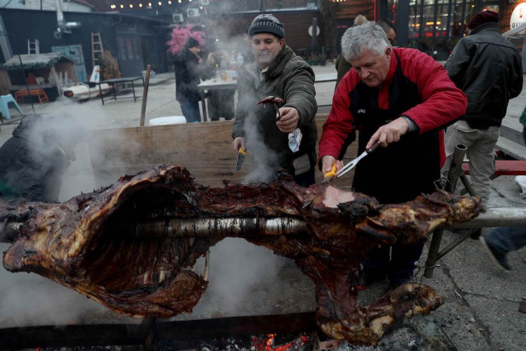 Vo na ražnju za Srpsku novu godinu 2020 FOTOGRAFIJE