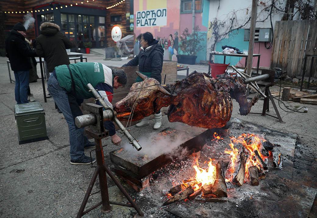 Vo na ražnju za Srpsku novu godinu 2020 FOTOGRAFIJE