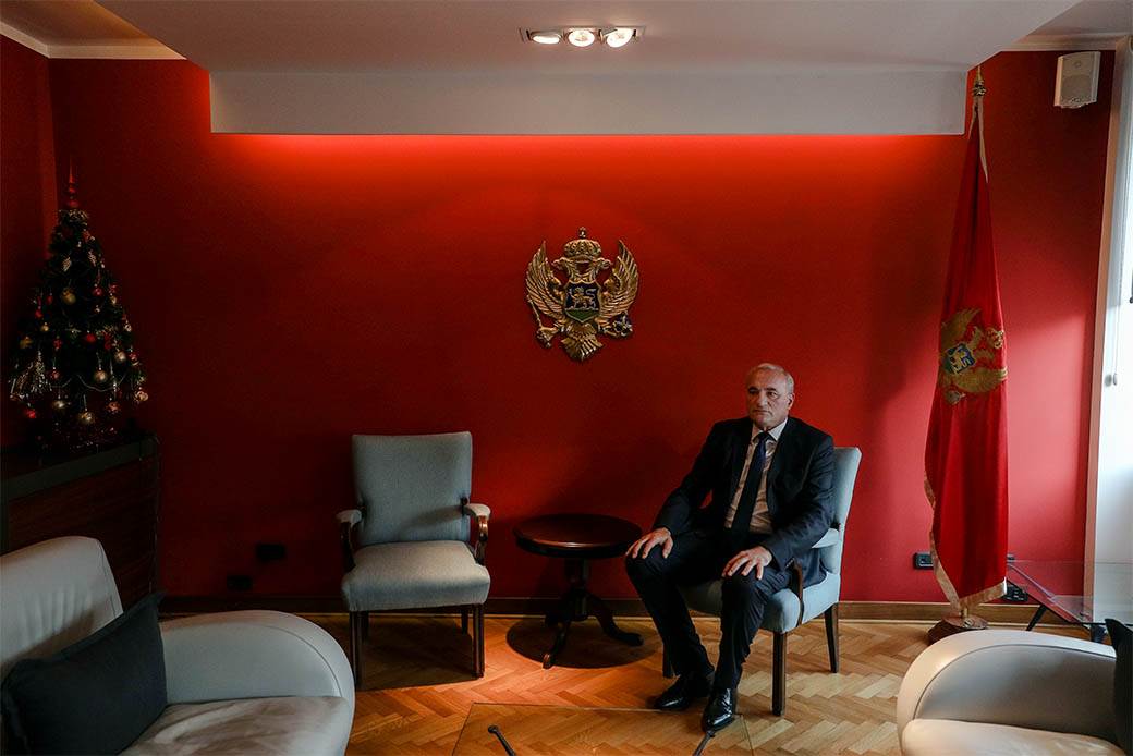 tarzan milosevic crna gora ambasador u beogradu proteran