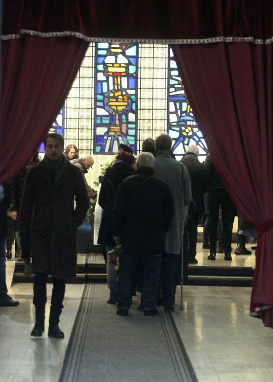 Neda Arnerić kremacija na Novom groblju - Glumci se opraštaju od Nede Arnerić FOTOGRAFIJE