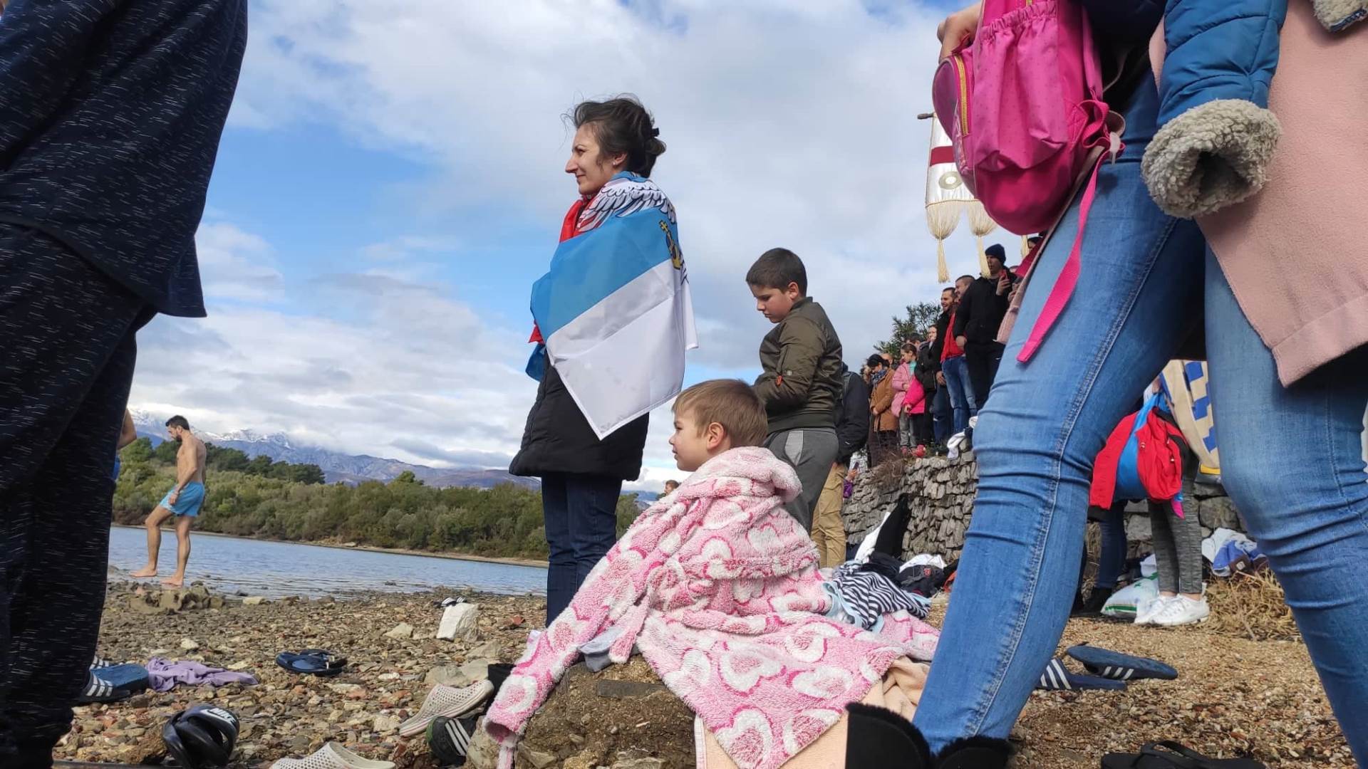 Plivanje za krst bogojavljensko plivanje u Tivtu