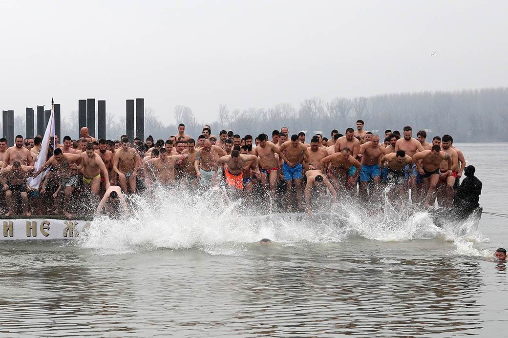 Bogojavljenje 2020: Plivanje za Časni krst - Zemun FOTOGRAFIJE