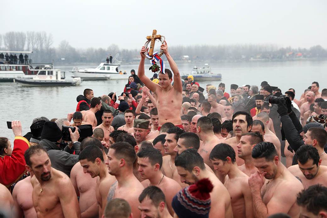 Bogojavljenje 2020: Plivanje za Časni krst - Zemun FOTOGRAFIJE