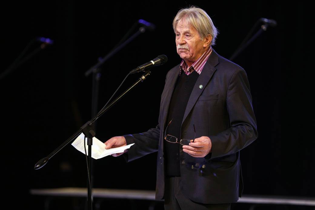 Oglasio se Ljubivoje Ršumović iz bolnice