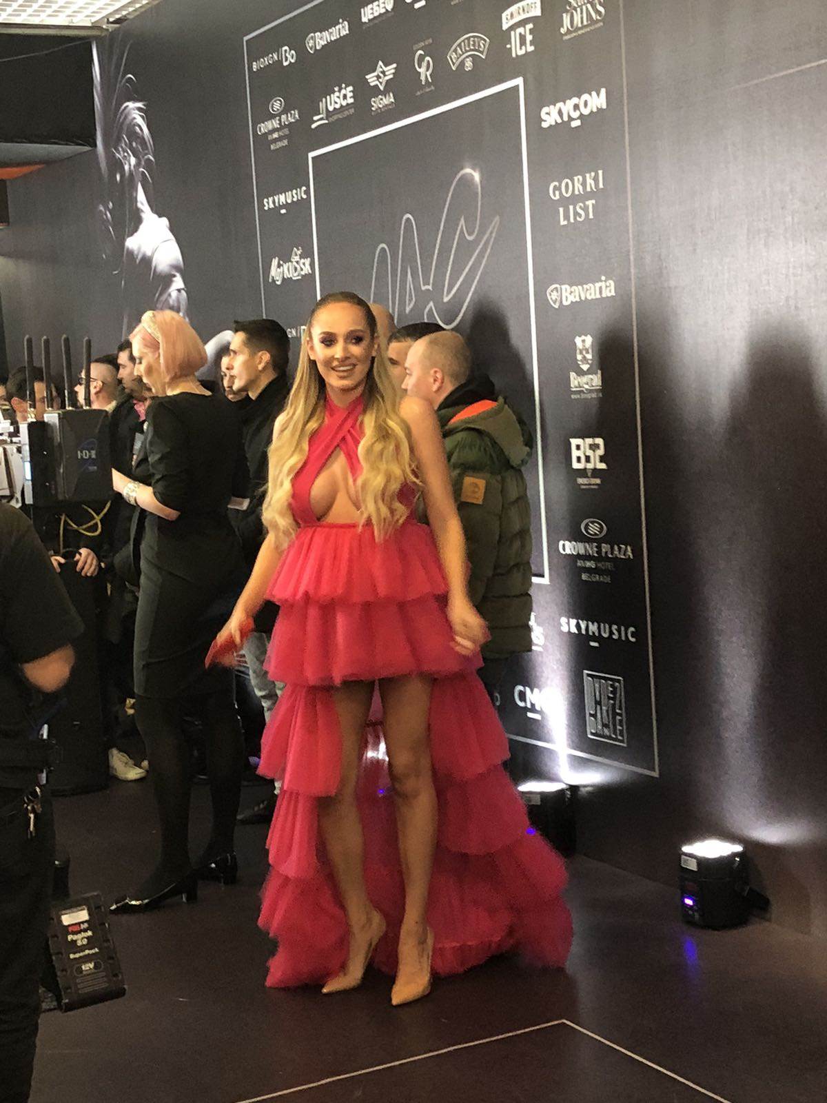 Luna Đogani nastupi 