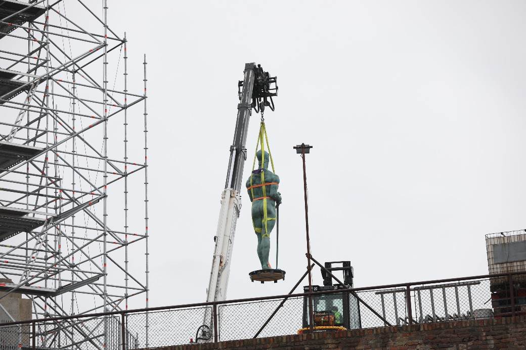 "Pobednik" ostaje nakrivljen