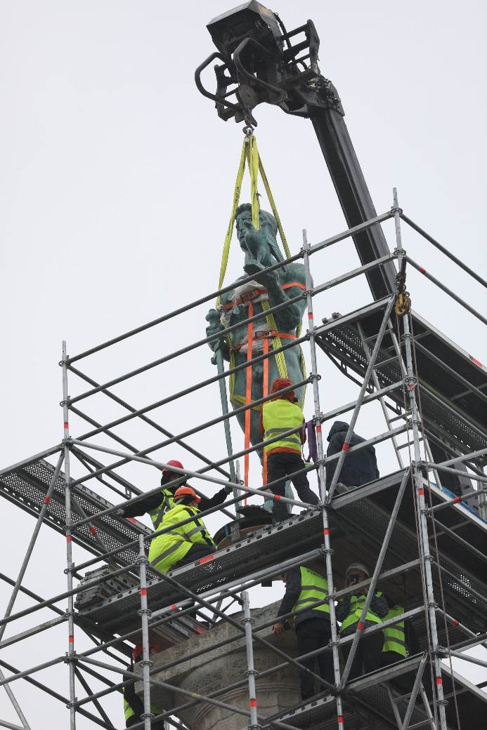 "Pobednik" ostaje nakrivljen