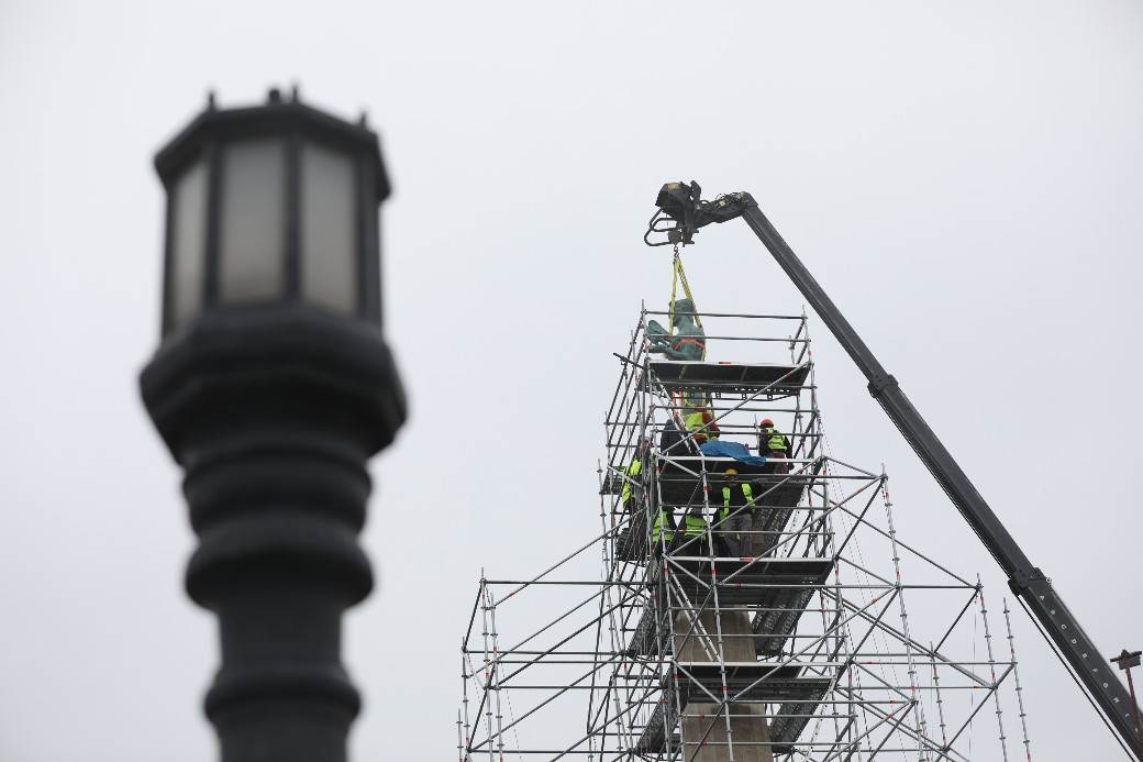 "Pobednik" ostaje nakrivljen