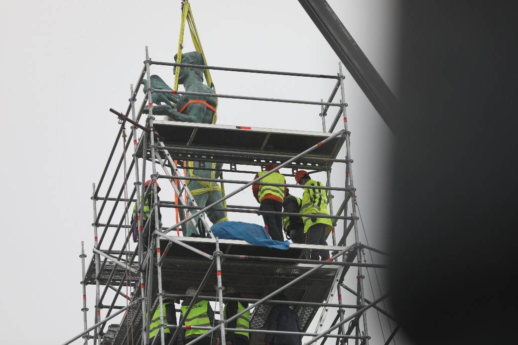 "Pobednik" ostaje nakrivljen