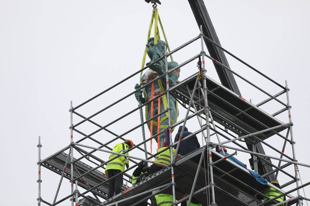 "Pobednik" ostaje nakrivljen