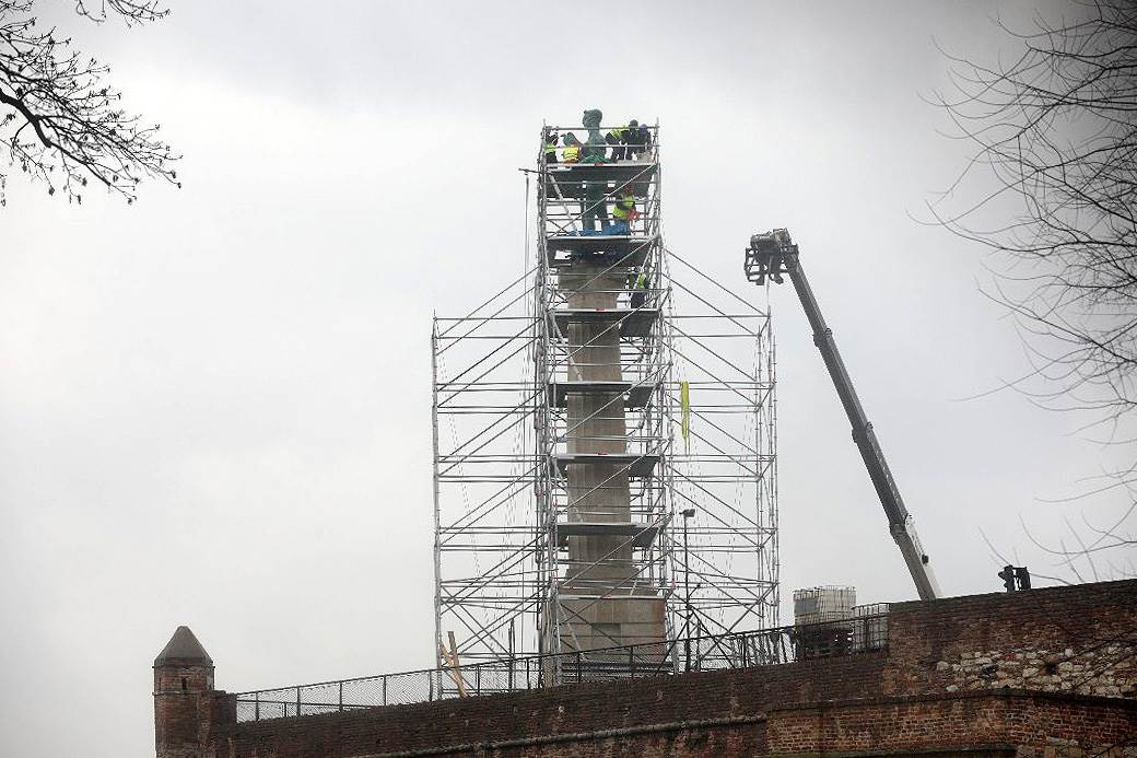 "Pobednik" ostaje nakrivljen