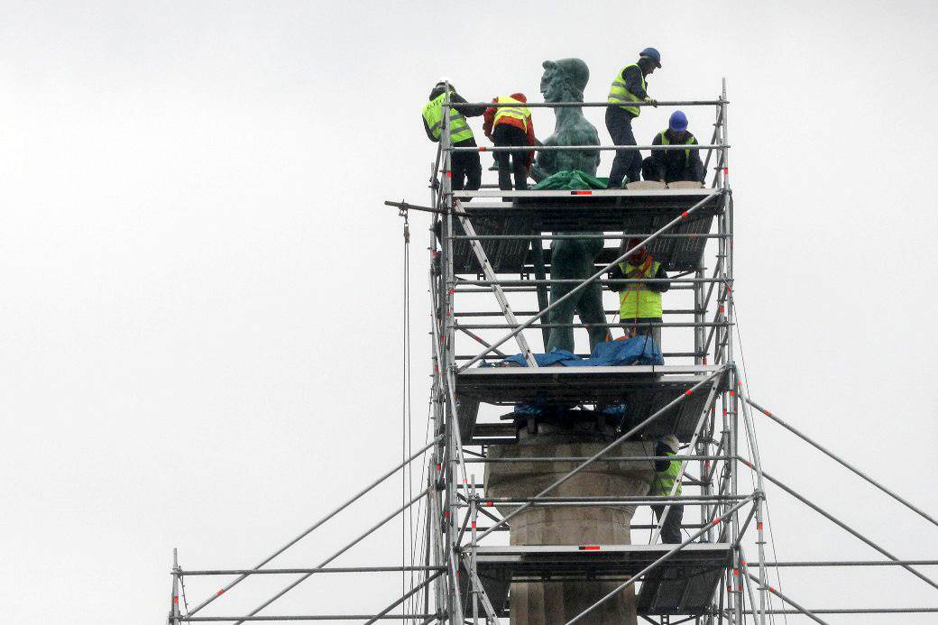 "Pobednik" ostaje nakrivljen