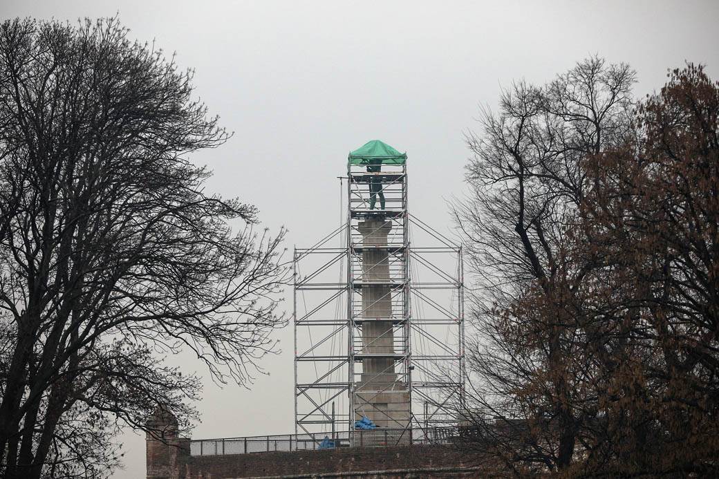 "Pobednik" ostaje nakrivljen