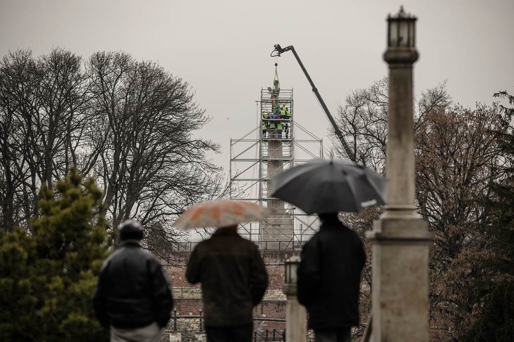 "Pobednik" ostaje nakrivljen