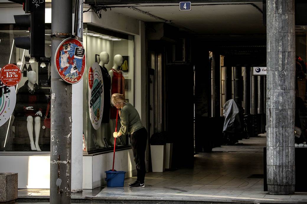 Beograd: Puste ulice i prohodne saobraćajnice za Sretenje FOTO