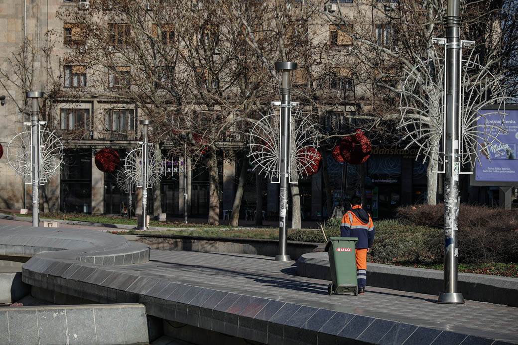 Beograd: Puste ulice i prohodne saobraćajnice za Sretenje FOTO