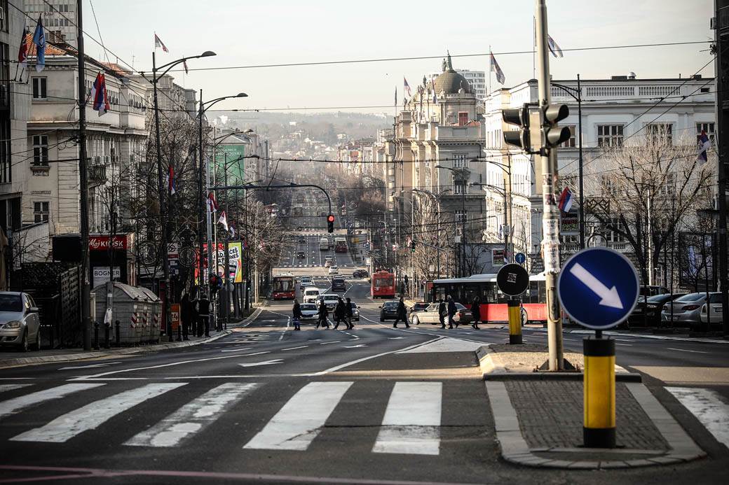 Beograd: Puste ulice i prohodne saobraćajnice za Sretenje FOTO
