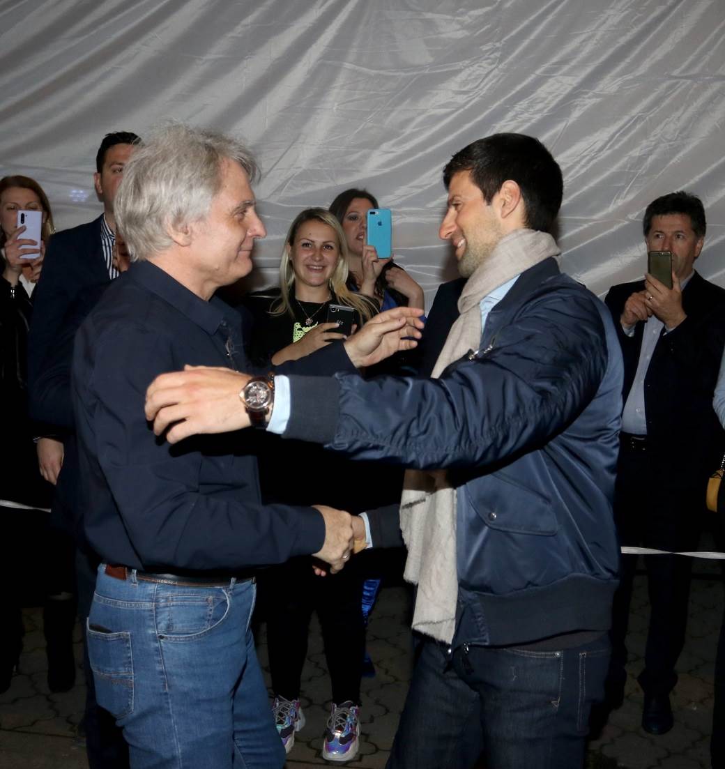 Novak Đoković slavlje u restoranu