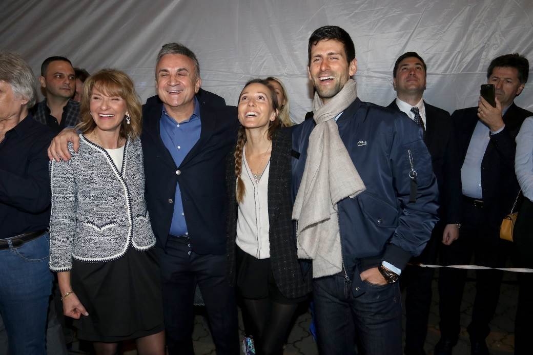 Novak Đoković slavlje u restoranu