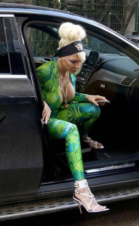 Jelena Karleuša dekolte kao Dženifer Lopez Versaće haljina