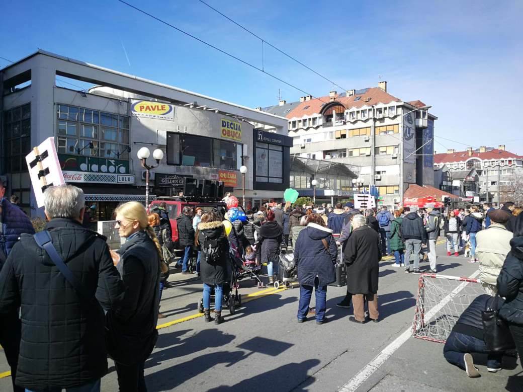 Parkić na Banovom brdu Sačuvajmo naš parkić protest stanara na Banovom brdu