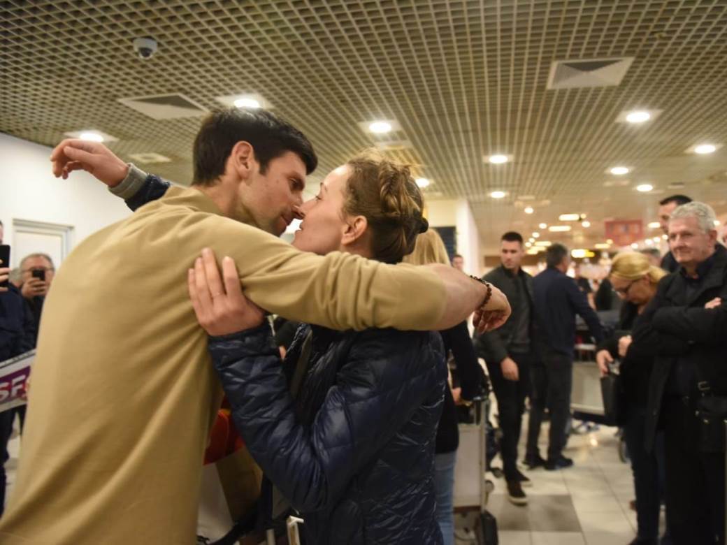 Novak Đoković porodica ga dočekala na aerodromu posle titule na ATP Dubai