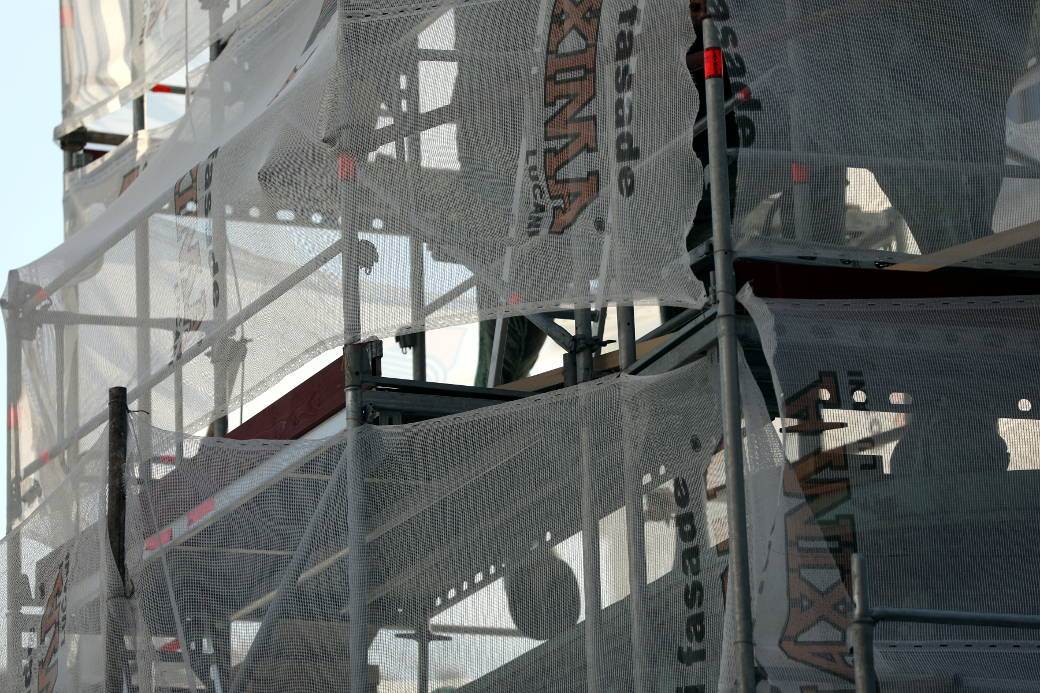 Rekonstrukcija spomenika KNEZA MIHAILA na Trgu Republike trajaće do prvog maja!FOTOGRAFIJE