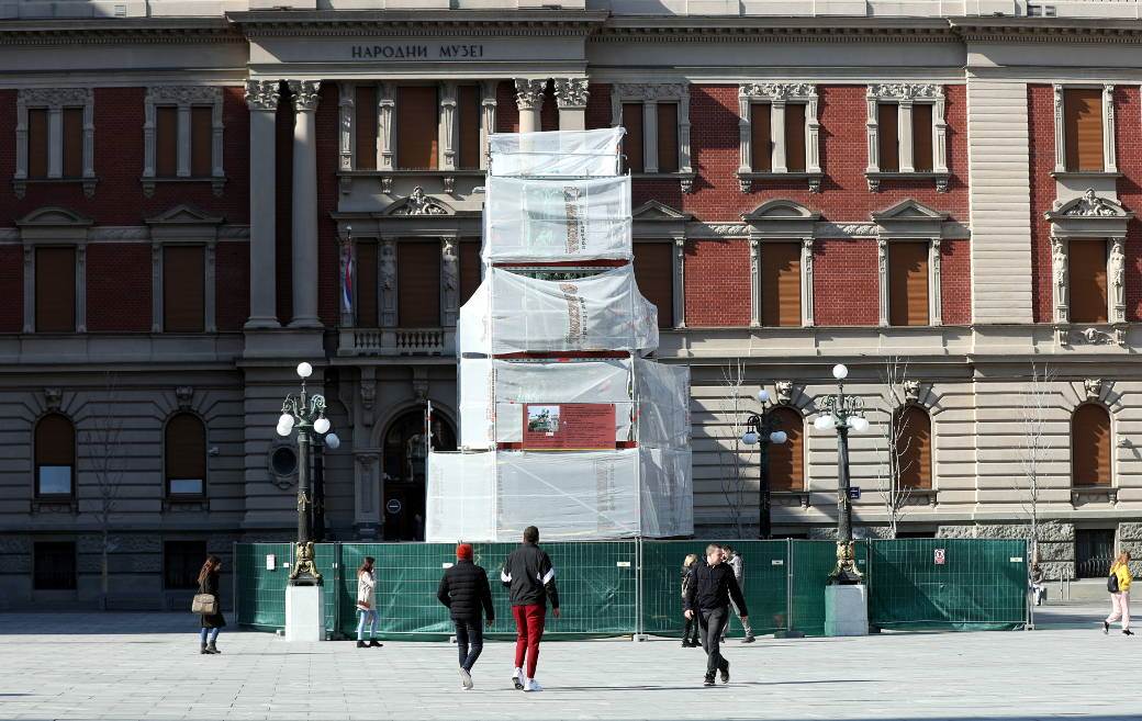 Rekonstrukcija spomenika KNEZA MIHAILA na Trgu Republike trajaće do prvog maja!FOTOGRAFIJE