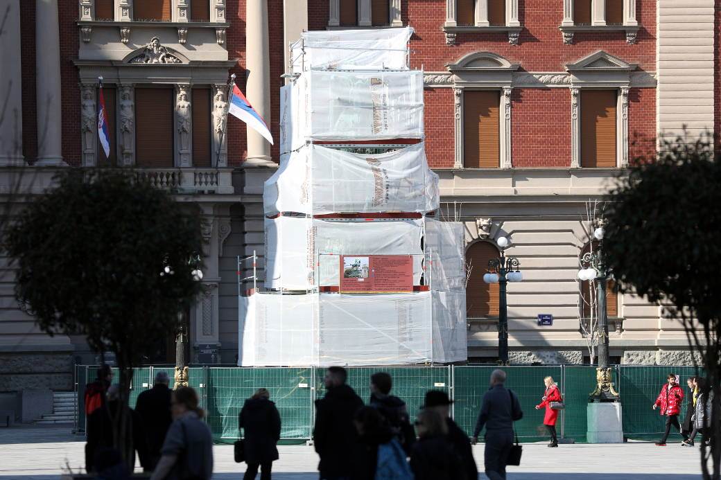 Rekonstrukcija spomenika KNEZA MIHAILA na Trgu Republike trajaće do prvog maja!FOTOGRAFIJE