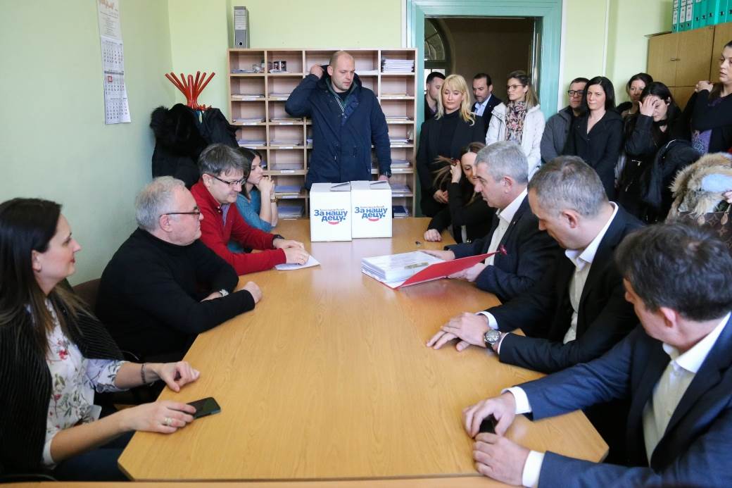 SNS predao listu u Subotici