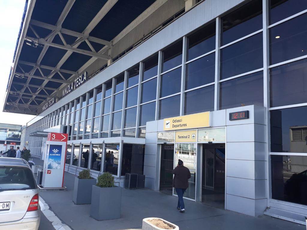 Korona virus ispraznio beogradski aerodrom