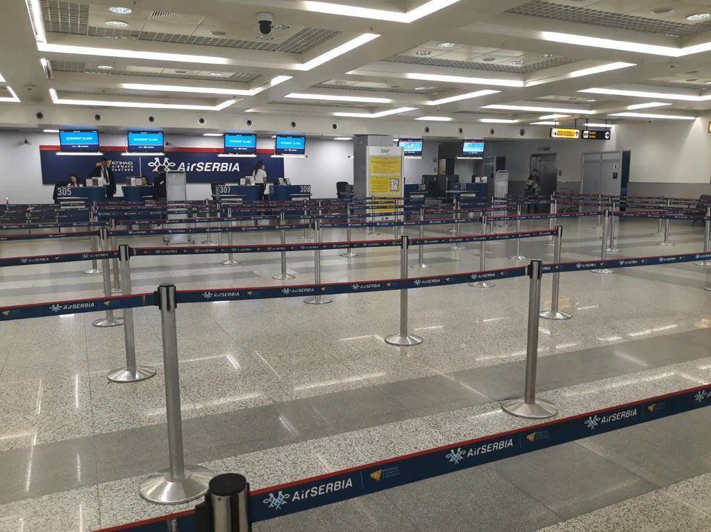 Korona virus ispraznio beogradski aerodrom