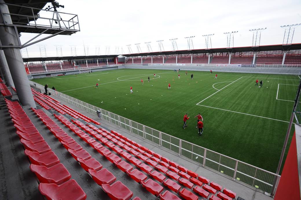 Crvena zvezd a- Napredak: ZVEZDIN rodjendan u senci korona virusa! Prazne tribine na Rajku FOTO